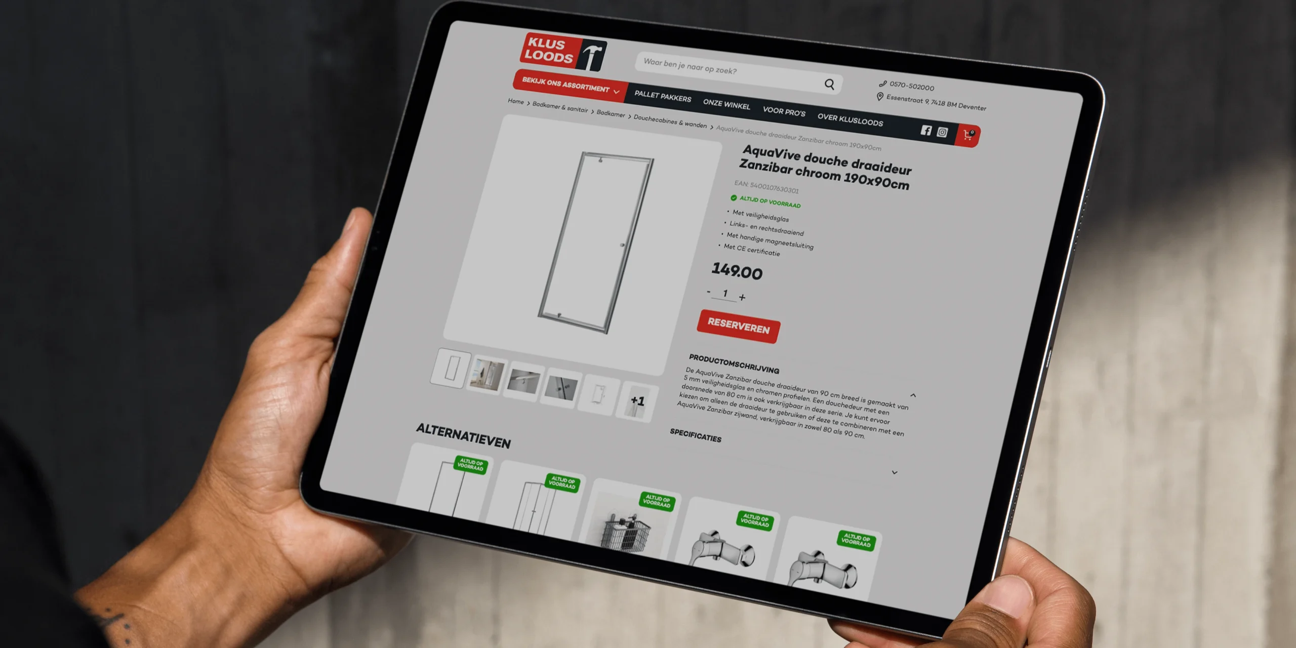 Hands holding tablet showing Klusloods website